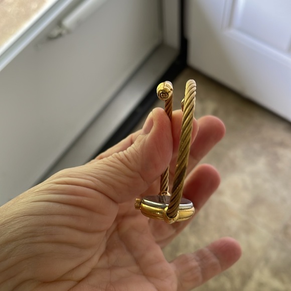 Gucci Bangle Watch 20471L Quartz - Picture 11 of 14